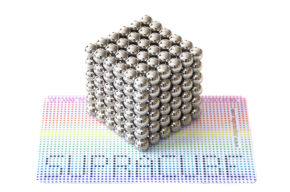 Cube diam�tre des billes 6mm sur une carte